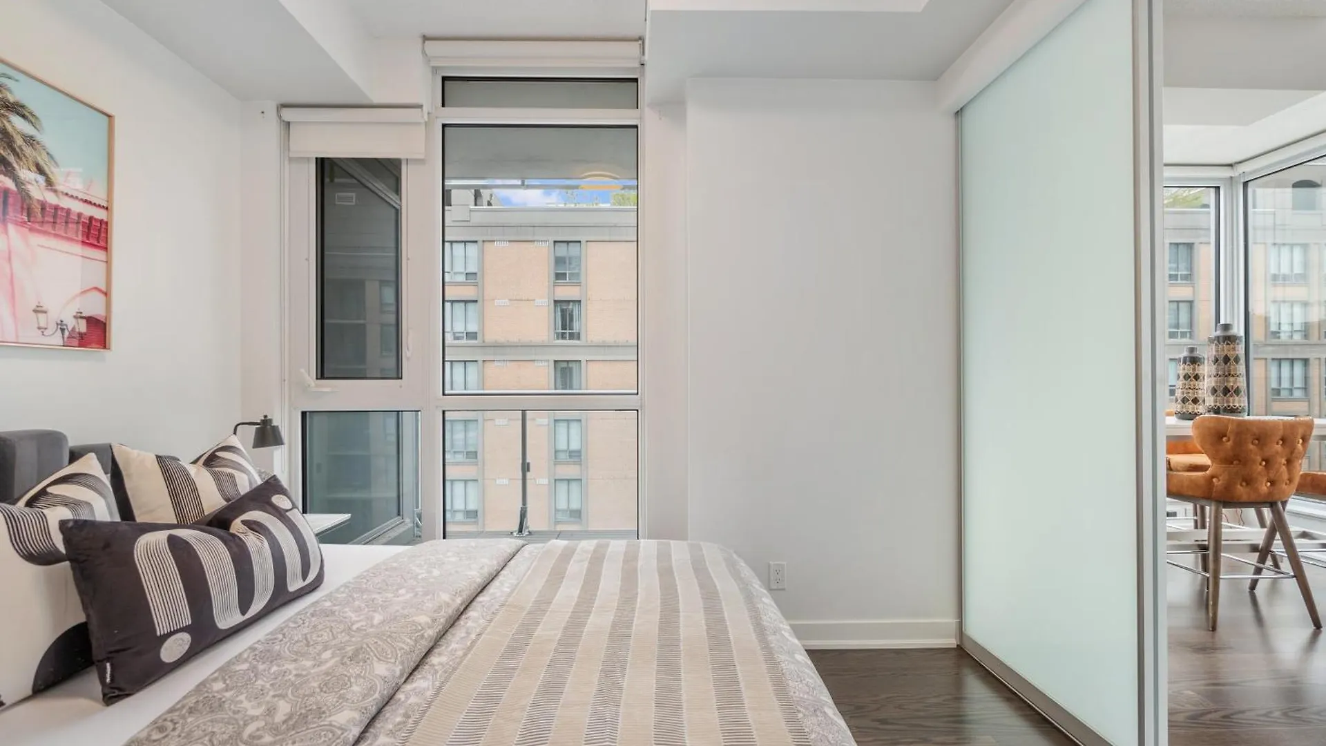 Designer Two Bedroom Suite. Toronto Apartmán