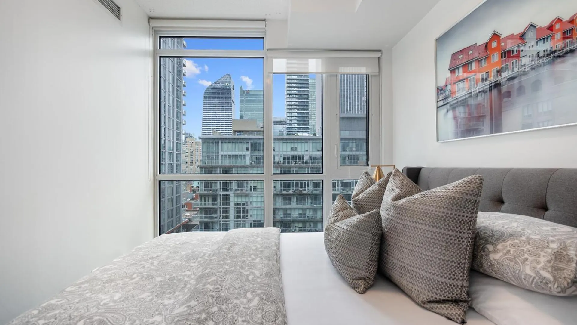 Designer Two Bedroom Suite. Toronto Kanada