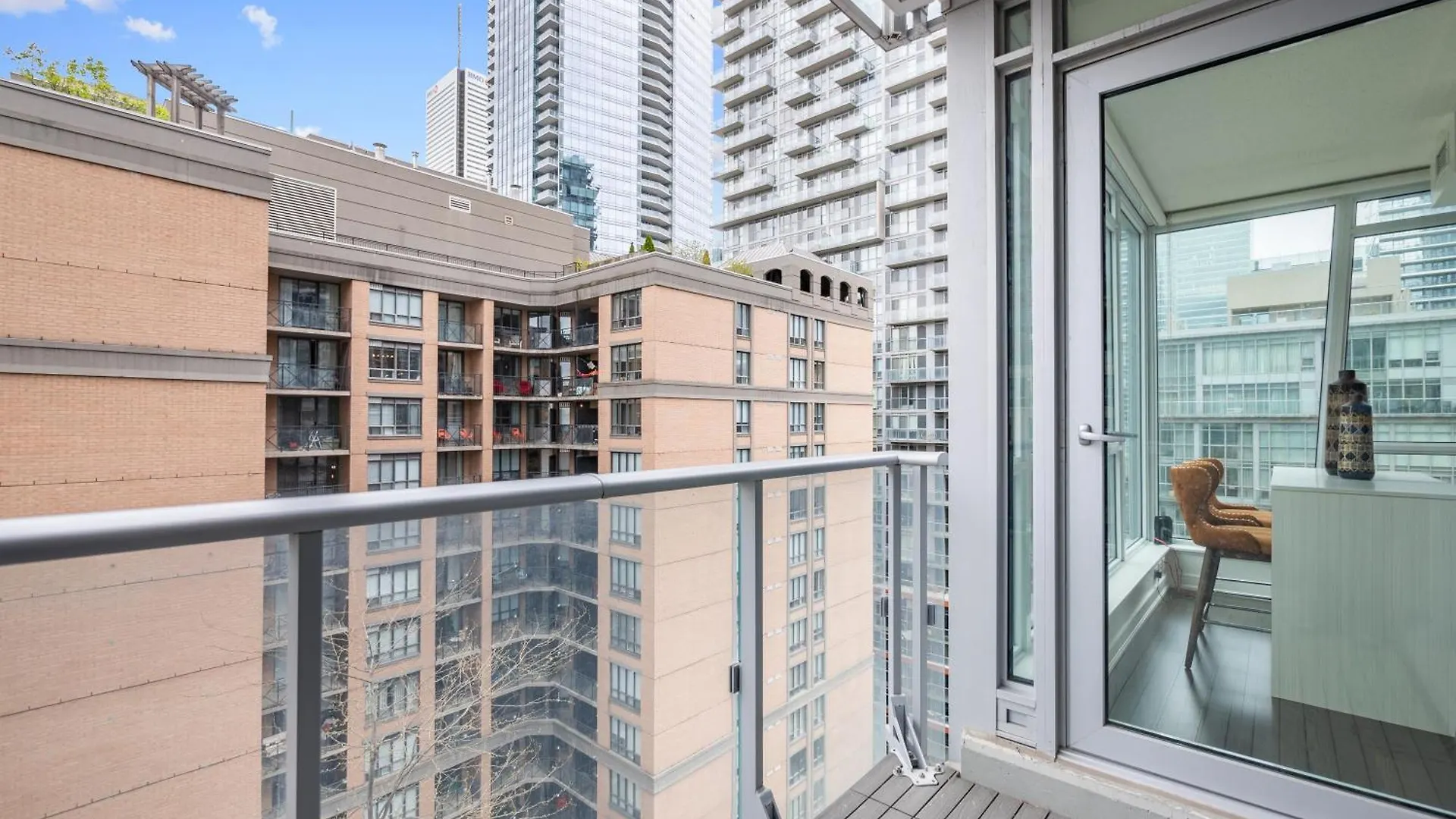 Designer Two Bedroom Suite. Toronto Kanada